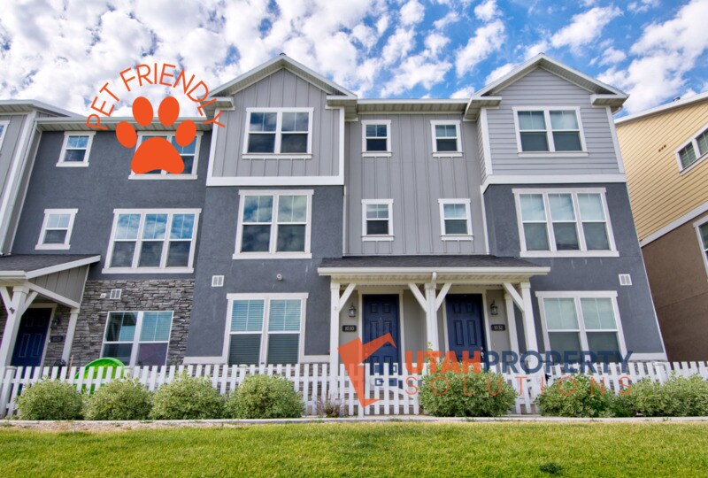 1030 W Painted Horse Ln in Bluffdale, UT - Foto de edificio