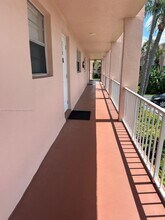 160 Turtle Lake Ct in Naples, FL - Building Photo - Building Photo