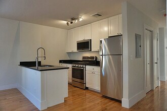4 Osgood St, Unit 3A in Somerville, MA - Foto de edificio - Building Photo