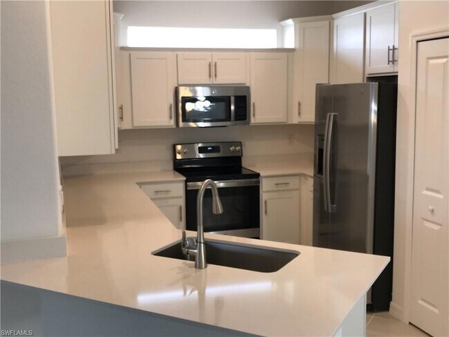 2016 Vermont Ln in Naples, FL - Building Photo - Building Photo