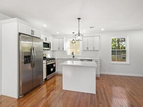 24 St James St in Providence, RI - Foto de edificio - Building Photo