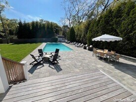 114 Spinney Rd in East Quogue, NY - Building Photo