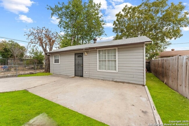 property at 315 Pool Dr