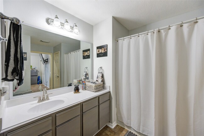 21018 Fox Walk Trail in Humble, TX - Foto de edificio - Building Photo