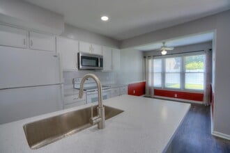 1977 Stillwood Ln in Virginia Beach, VA - Building Photo - Building Photo