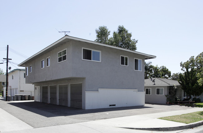 2000-2006 E Whiting Ave in Fullerton, CA - Foto de edificio - Building Photo