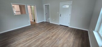 105 S 3rd St in Clyde, TX - Building Photo