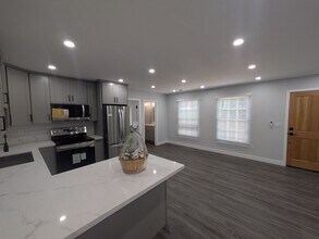 956 N Gordon St in Pomona, CA - Building Photo - Building Photo