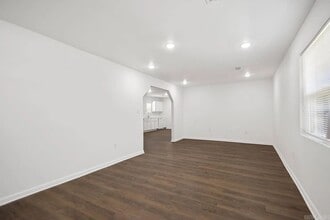 305 E Valentine Rd in Jacksonville, AR - Building Photo - Building Photo