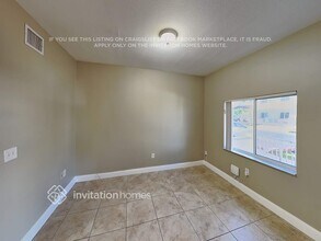 7477 NW 180th St, Unit 402 in Hialeah, FL - Building Photo - Building Photo