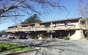 10109-10133 Old Redwood Hwy in Windsor, CA - Building Photo - Building Photo