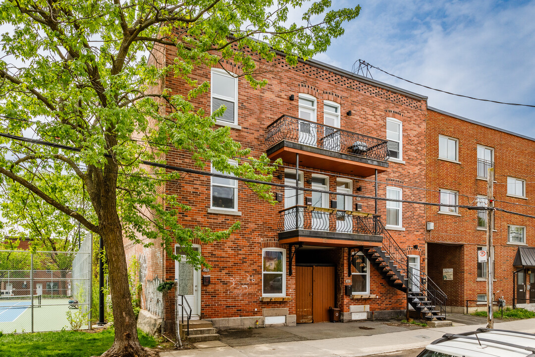 298 Saint-Ferdinand Rue in Montréal, QC - Building Photo