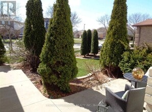 696 Amaretto Ave in Pickering, ON - Building Photo - Building Photo