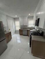 14 Hamilton Rd, Unit 1a in Somerville, MA - Building Photo