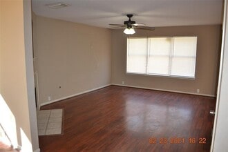 17606 S Summit Canyon Dr in Houston, TX - Building Photo - Building Photo