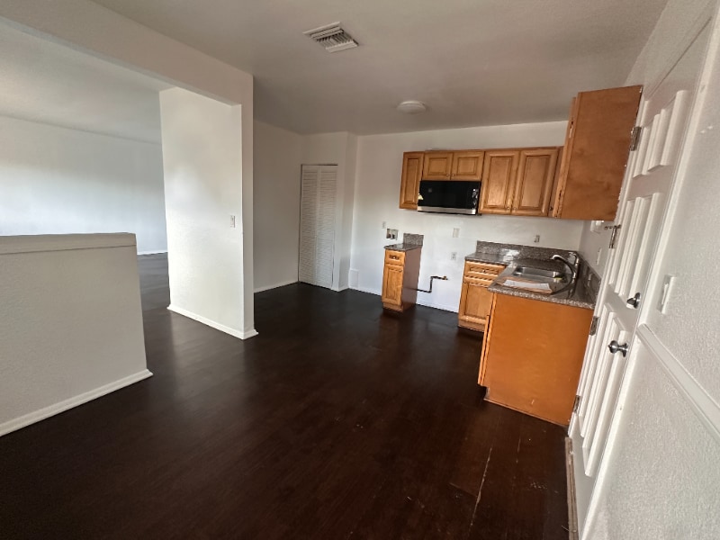 10929 Buford Ave in Lennox, CA - Building Photo