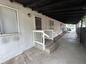 1747 Bonnie Brae Ave in Modesto, CA - Building Photo