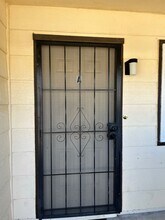 16077 Juniper St in Hesperia, CA - Foto de edificio - Building Photo