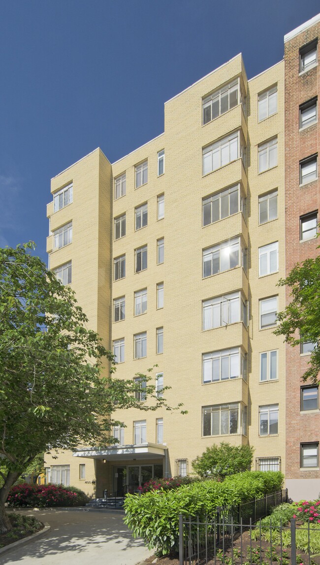 Sixteen Hundred Apartments in Washington, DC - Building Photo - Building Photo
