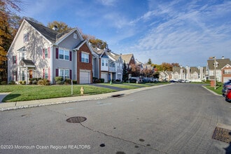 41 Durant Ave in Holmdel, NJ - Foto de edificio - Building Photo