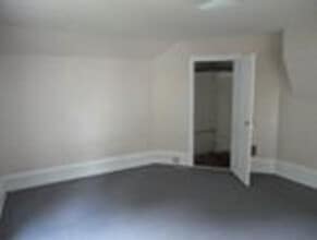 1421 Main St in Cedar Falls, IA - Foto de edificio - Building Photo