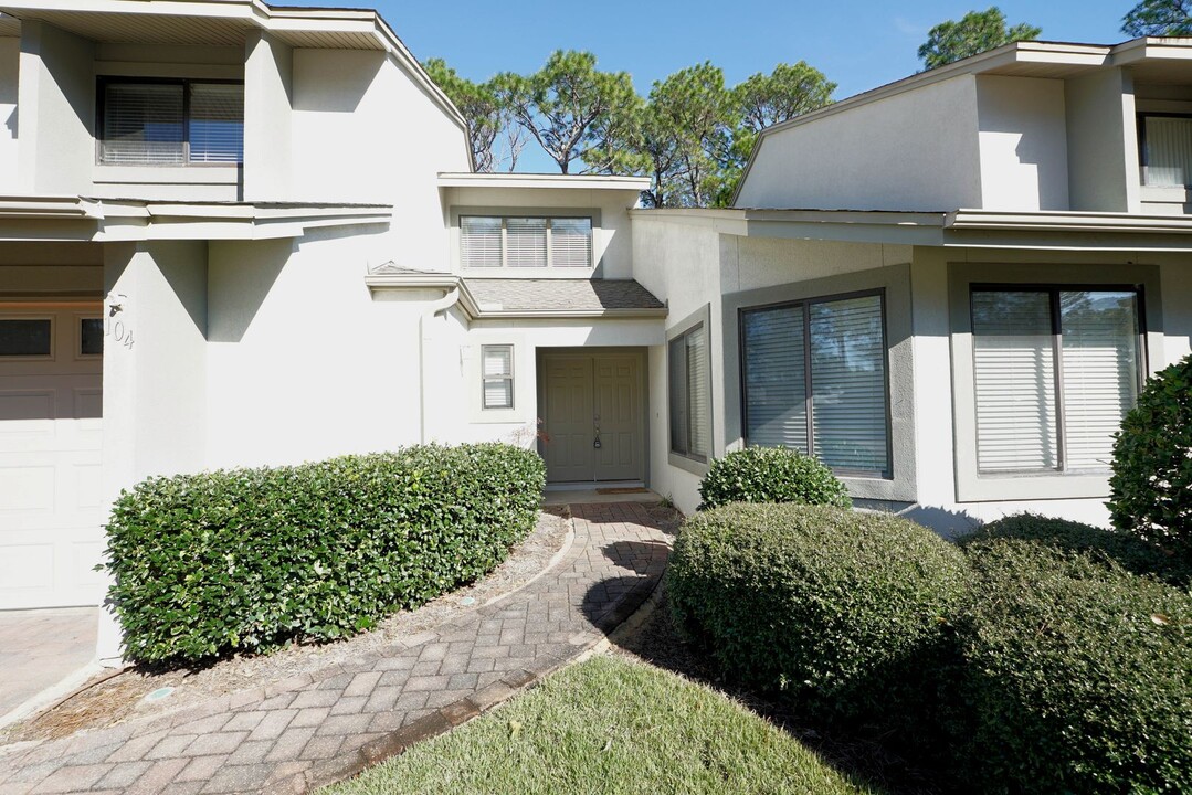 104 Gleneagles Dr in Niceville, FL - Building Photo