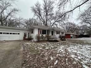 202 E 68th Pl in Merrillville, IN - Building Photo - Building Photo