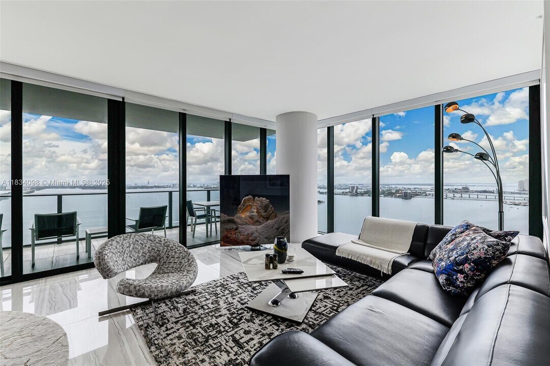 3131 NE 7th Ave, Unit 40001 in Miami, FL - Foto de edificio