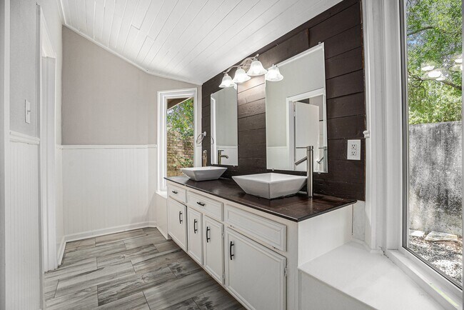 16607 Neumann Dr in Houston, TX - Building Photo - Building Photo