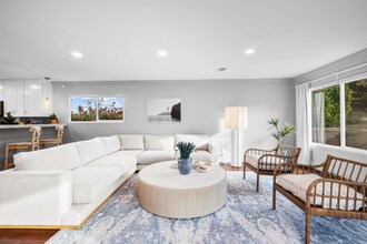 5842 Soledad Mountain Rd in San Diego, CA - Building Photo - Building Photo