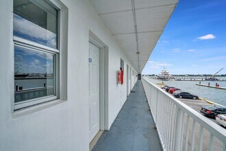 4500 N Flagler Dr, Unit C8 in West Palm Beach, FL - Foto de edificio - Building Photo