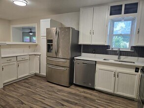 605 Vine St in Euless, TX - Building Photo - Building Photo