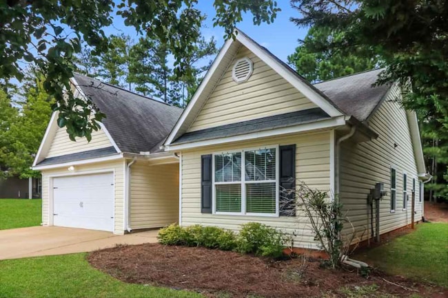 8633 Cole Creek Dr in Dallas, GA - Foto de edificio - Building Photo