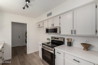 8520 W Palm Ln in Phoenix, AZ - Building Photo - Building Photo