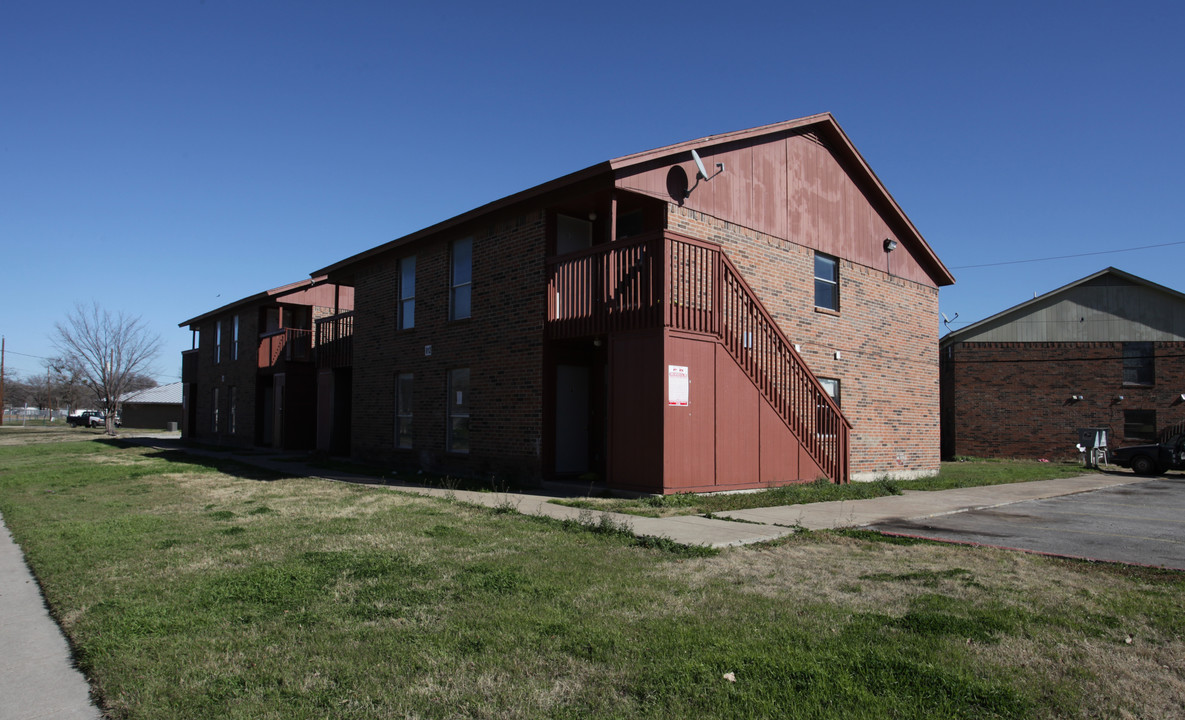 900 Isbell Rd in Fort Worth, TX - Building Photo