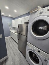 5802 NW 12th St in Sunrise, FL - Building Photo - Building Photo