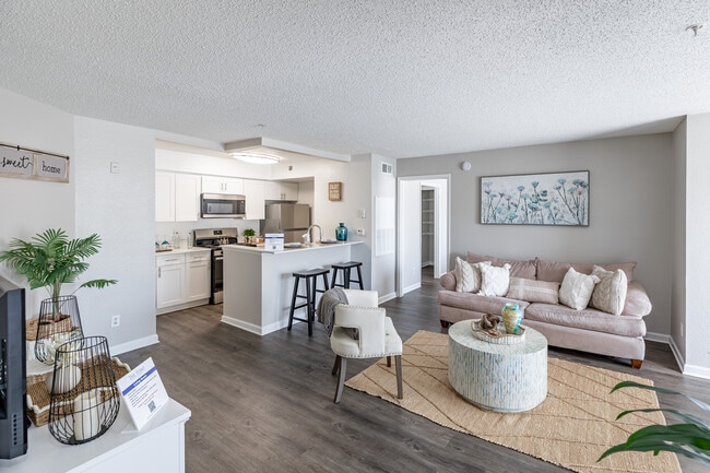 The Point at Naples in Naples, FL - Foto de edificio - Interior Photo