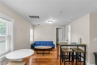 16 Brinley St in Newport, RI - Building Photo - Building Photo