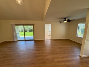 42058 Village 42 in Camarillo, CA - Building Photo - Building Photo
