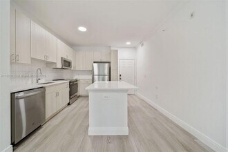 10170 SW 7th St, Unit 20-309 in Pembroke Pines, FL - Building Photo - Building Photo