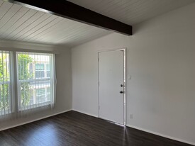 11913-11913 Vanowen St, Unit 11909 #5 in Los Angeles, CA - Building Photo
