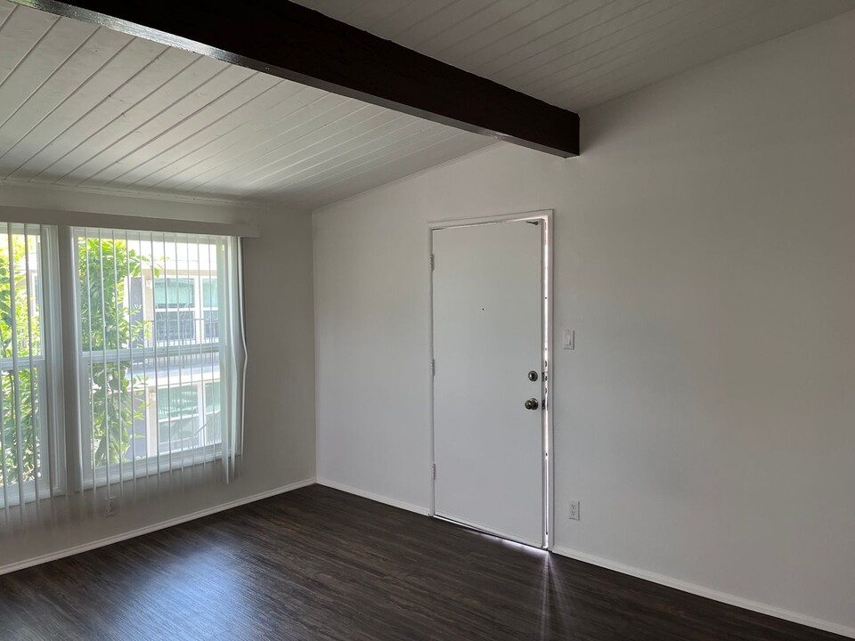 11913-11913 Vanowen St, Unit 11909 #5 in Los Angeles, CA - Foto de edificio