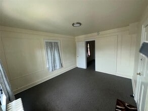 14 Van Cott Ave in Hempstead, NY - Building Photo - Building Photo