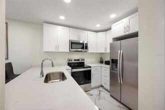 240 Medallion Blvd, Unit A in Madeira Beach, FL - Building Photo - Building Photo