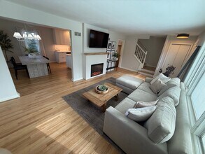5350 N Navajo Ave in Glendale, WI - Building Photo - Building Photo