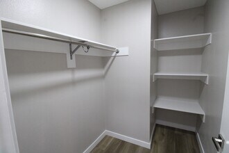 Oxnard Terrace in Van Nuys, CA - Building Photo - Building Photo
