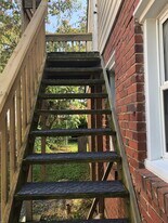 6917 Shepherd St, Unit Attic