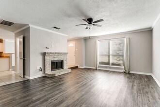 1728 Creekpoint Dr in Lewisville, TX - Building Photo - Building Photo