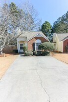 2733 General Schwarzkopf Ct in Kennesaw, GA - Building Photo