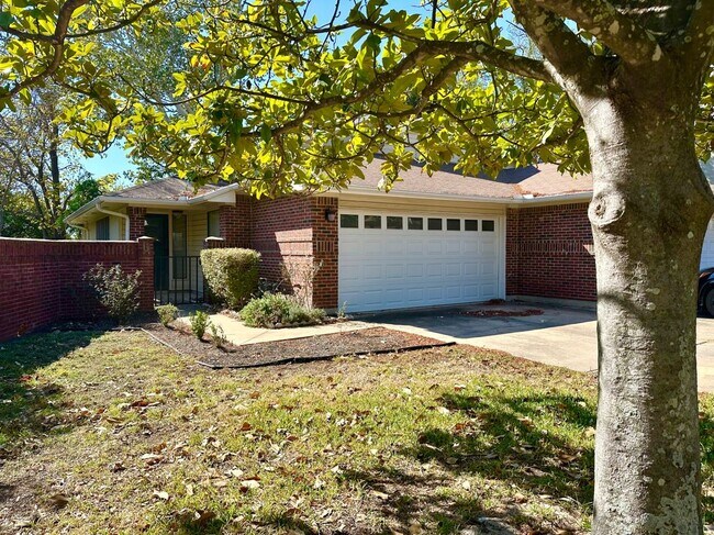 1003 Markham Ln in Austin, TX - Building Photo - Building Photo